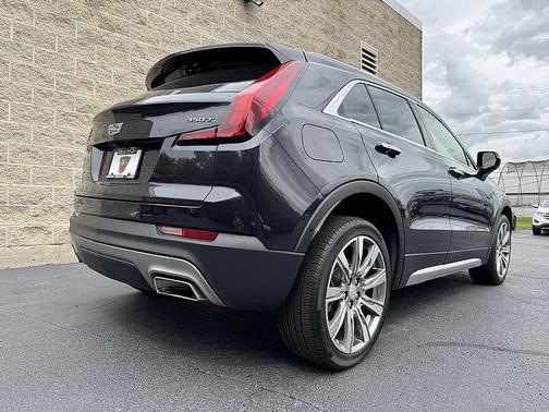 2022 Cadillac XT4 Premium Luxury