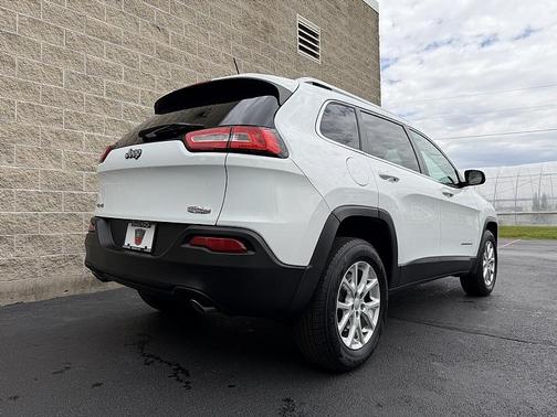 Bright White Clearcoat 2014 Jeep Cherokee Latitude