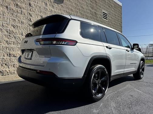 2023 Jeep Grand Cherokee L Laredo