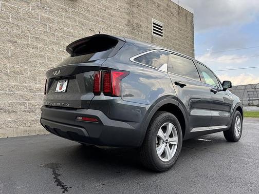 2022 Kia Sorento LX