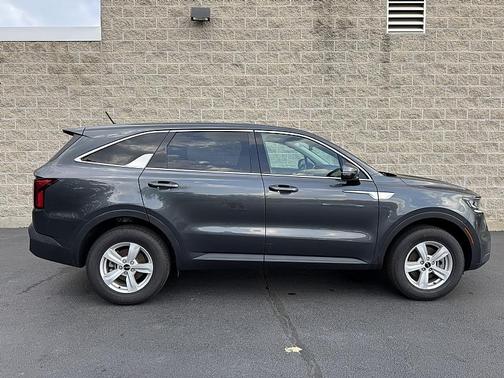 2022 Kia Sorento LX