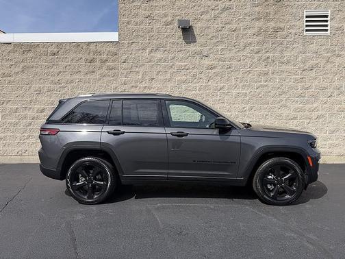 Metallic 2024 Jeep Grand Cherokee Limited