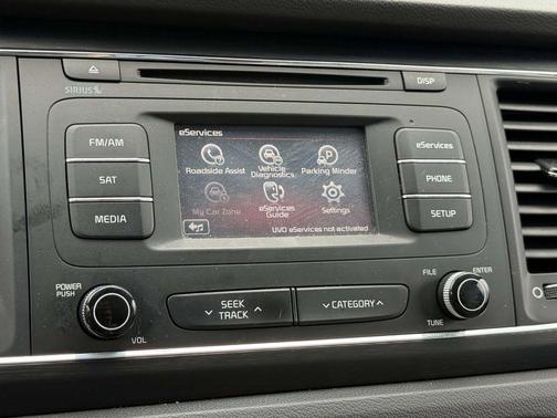 Bright Silver Metallic 2016 Kia Sedona LX