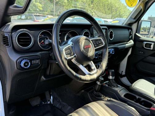 Bright White Clearcoat 2020 Jeep Wrangler Unlimited Sahara