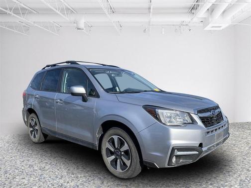 Photo 1 of 4 of 2018 Subaru Forester 2.5i Premium