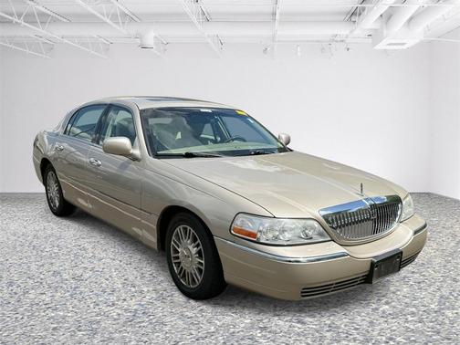 2006 Lincoln Town Car Signature Limited