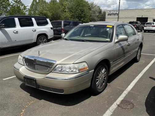 2006 Lincoln Town Car Signature Limited