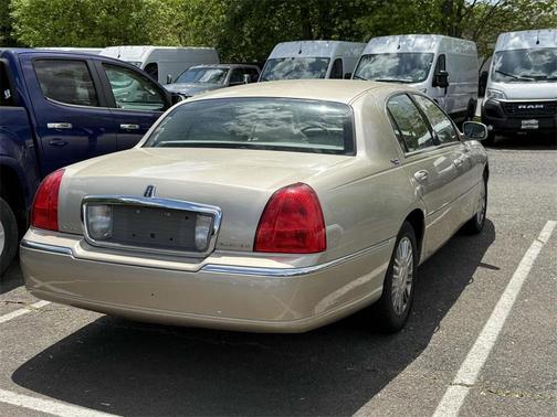 2006 Lincoln Town Car Signature Limited