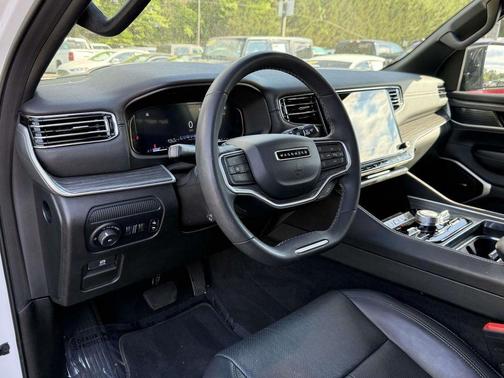 Bright White Clearcoat 2023 Jeep Wagoneer Series III