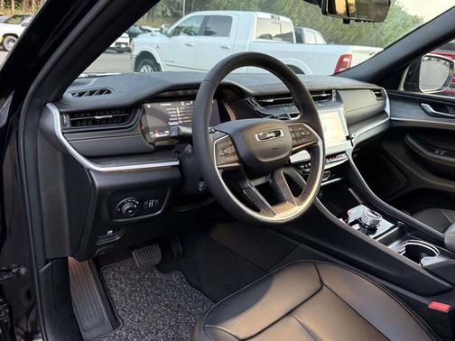 Diamond Black 2026 Jeep Grand Cherokee Limited