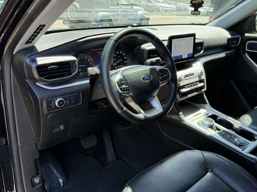 Black Metallic 2022 Ford Explorer XLT