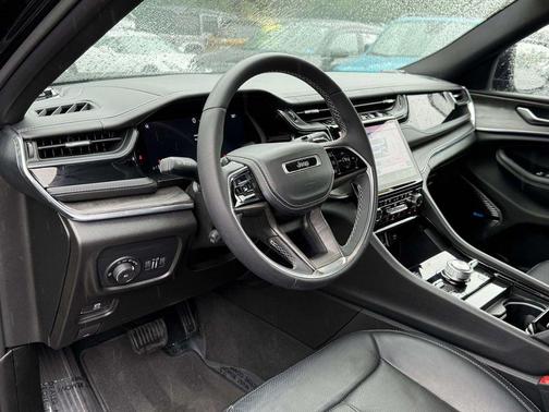 Diamond Black 2023 Jeep Grand Cherokee L Overland