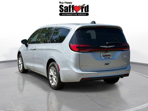 Silver Mist Clearcoat 2026 Chrysler Pacifica Select