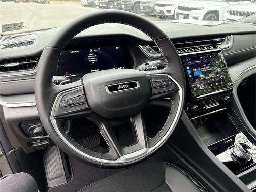 2025 Jeep Grand Cherokee Laredo