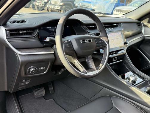 Diamond Black 2026 Jeep Grand Cherokee Limited