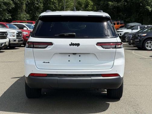 Bright White Clearcoat 2023 Jeep Grand Cherokee L Laredo