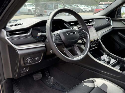 Midnight Sky 2024 Jeep Grand Cherokee Limited