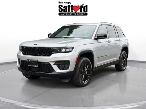 Silver Zynith 2025 Jeep Grand Cherokee Laredo SUV