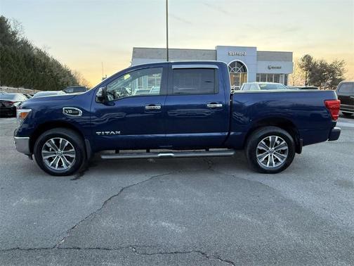 2017 Nissan Titan SL