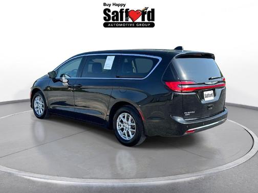 Brilliant Black Crystal Pearlcoat 2024 Chrysler Pacifica Touring-L