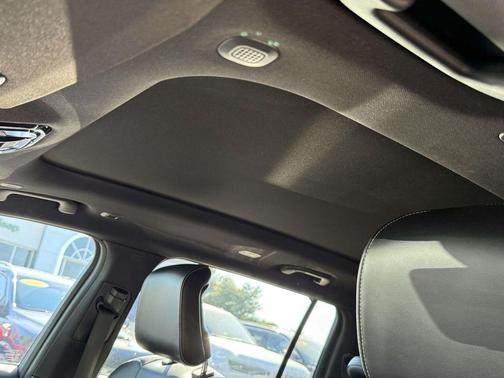 Metallic 2023 Jeep Grand Cherokee L Overland