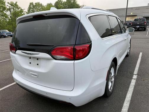 2018 Chrysler Pacifica Touring-L Plus