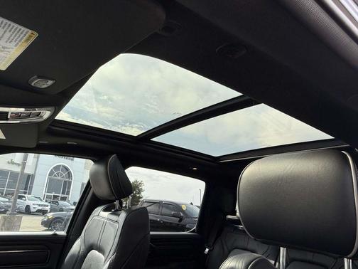 Patriot Blue Pearlcoat 2022 RAM 1500 Limited