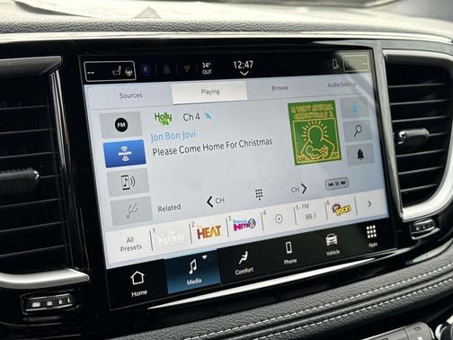 2026 Chrysler Pacifica Select