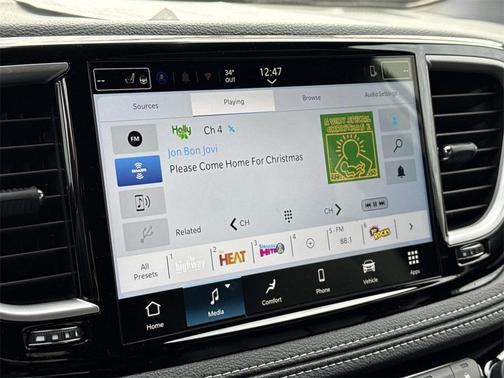 2026 Chrysler Pacifica Select