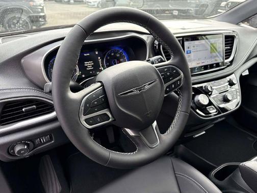 Bright White Clearcoat 2026 Chrysler Pacifica Select