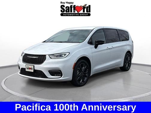 Bright White Clearcoat 2026 Chrysler Pacifica Select