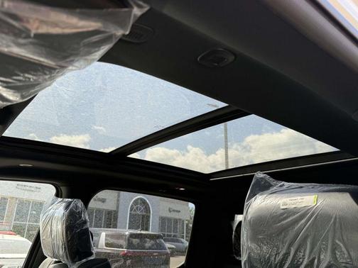 Bright White Clearcoat 2026 RAM 1500 Laramie