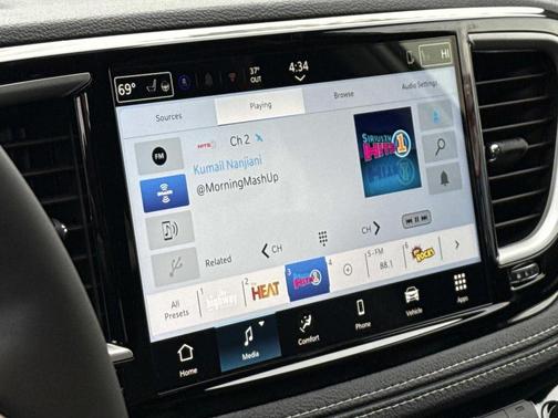 2026 Chrysler Pacifica Select