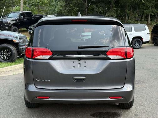 Crystal Metallic 2023 Chrysler Voyager LX