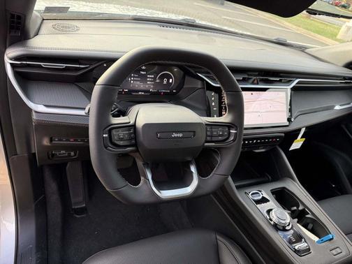 Silver Zynith Clearcoat 2026 Jeep Cherokee Overland