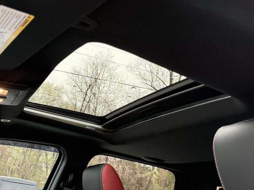 Brilliant Black Crystal Pearlcoat 2017 RAM 1500 Rebel