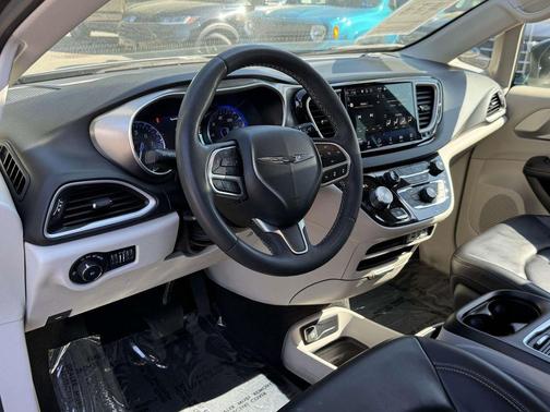 Crystal Metallic 2023 Chrysler Pacifica Touring-L