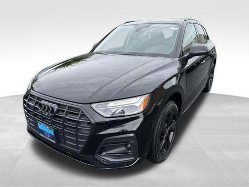 Mythos Black Metallic 2022 Audi Q5 40 Premium Plus