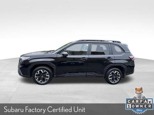 Crystal Black Silica 2025 Subaru Forester Premium