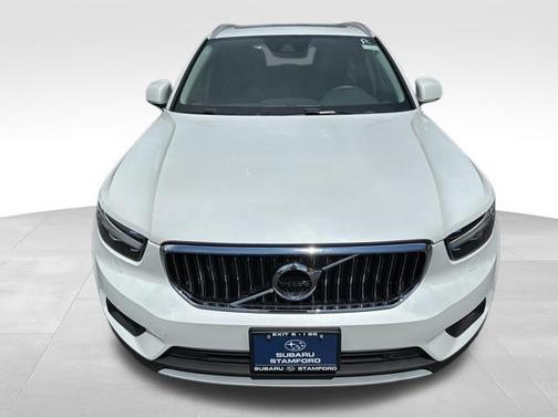 Crystal White 2019 Volvo XC40 T5 Inscription