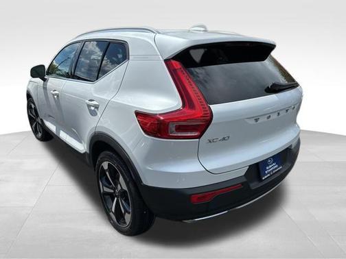 Crystal White 2019 Volvo XC40 T5 Inscription
