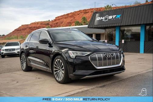 Mythos Black Metallic 2019 Audi e-tron Premium Plus