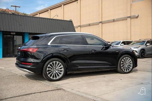 Mythos Black Metallic 2019 Audi e-tron Premium Plus