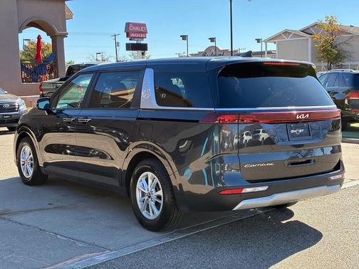 2022 Kia Carnival LX