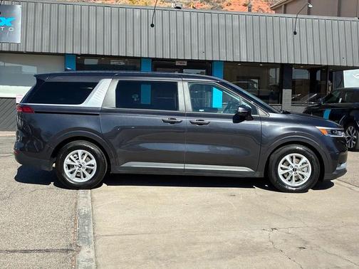 2022 Kia Carnival LX