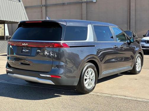 2022 Kia Carnival LX