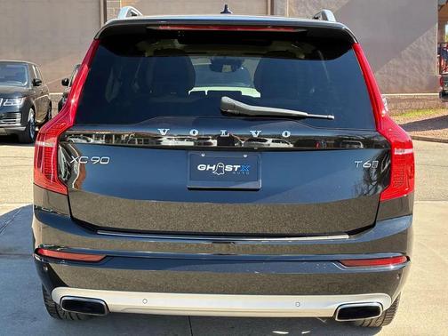 2016 Volvo XC90 T6 Momentum