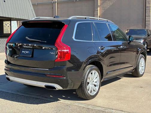 2016 Volvo XC90 T6 Momentum
