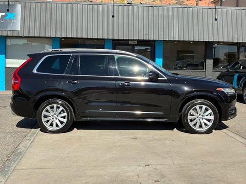 2016 Volvo XC90 T6 Momentum