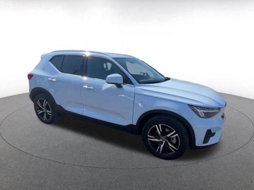 2024 Volvo XC40 CORE